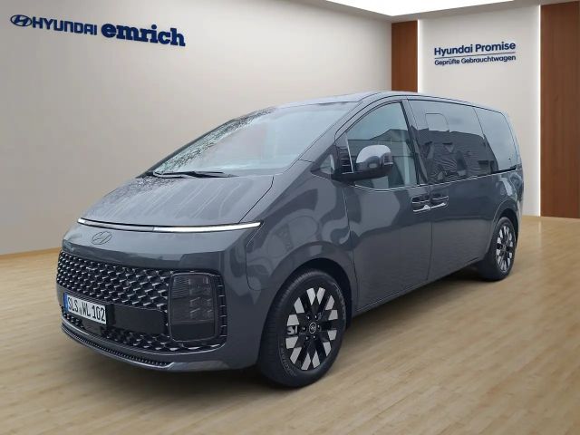 Hyundai Staria Signature