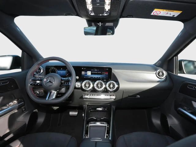 Mercedes-Benz B 180 AMG Line Sedan