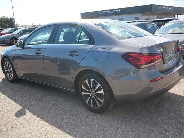 Mercedes-Benz A 180 A 180 d