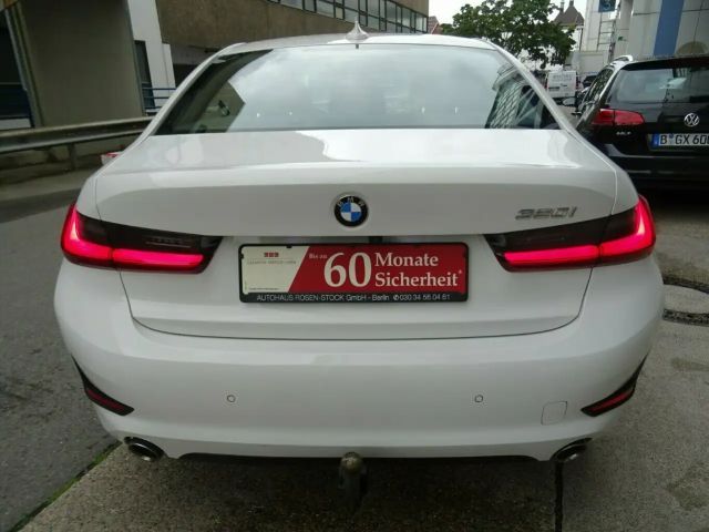 BMW 320 320i Sedan Sport Line