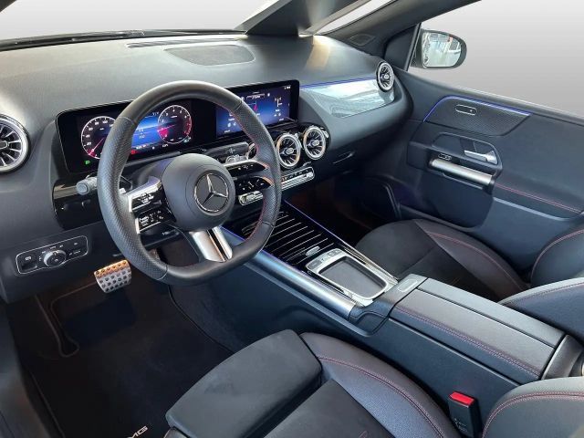 Mercedes-Benz B 200 AMG Line Sedan