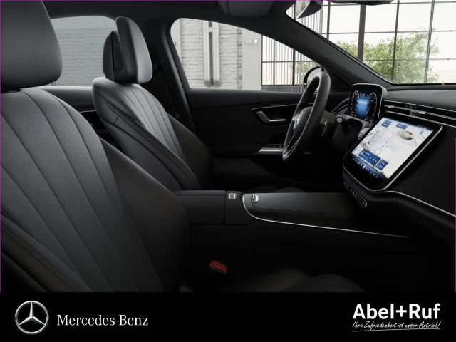 Mercedes-Benz E 200 AVANTGARDE Sedan