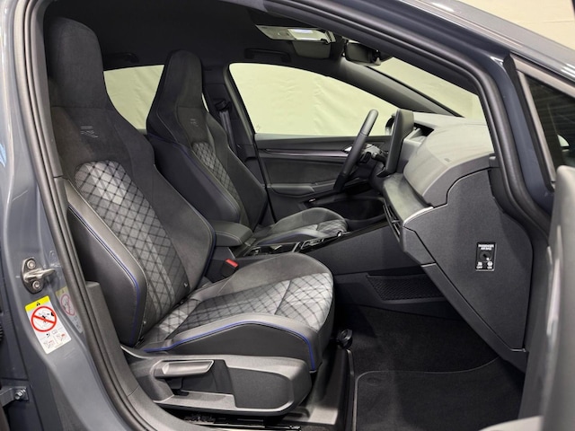 Volkswagen Golf 1.5 eTSI DSG R-Line