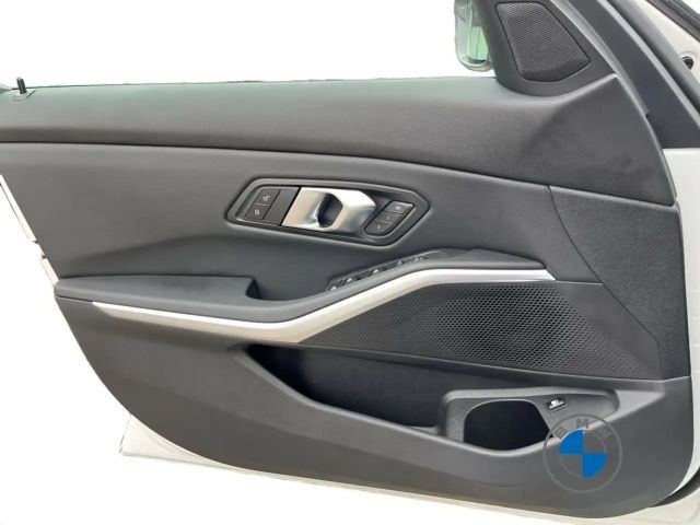 BMW 330 330e M-Sport Sedan xDrive