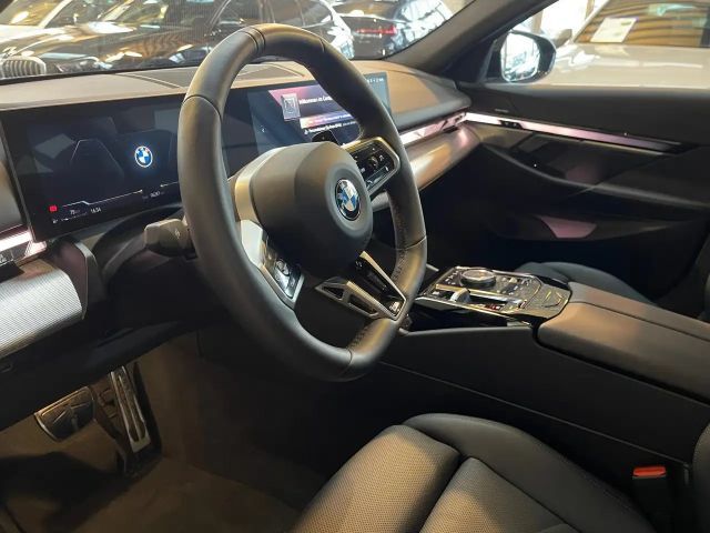 BMW 520 520i M-Sport Sedan