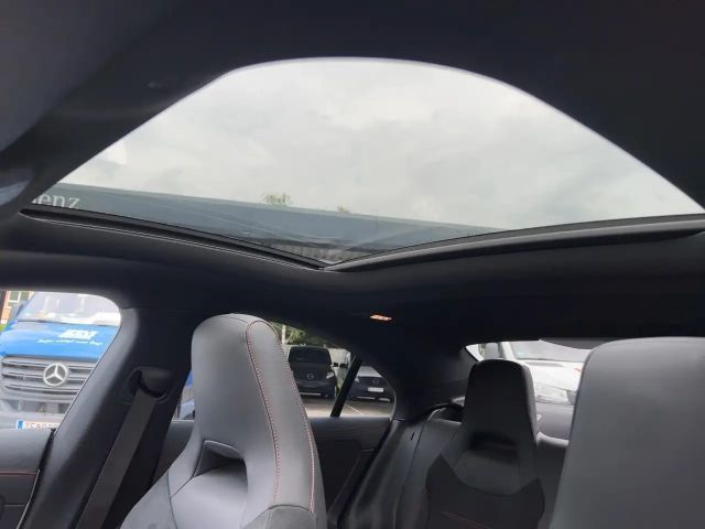 Mercedes-Benz CLA 200 AMG Line Coupé