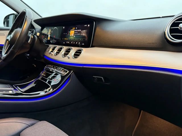 Mercedes-Benz E 220 E 220 d Sedan