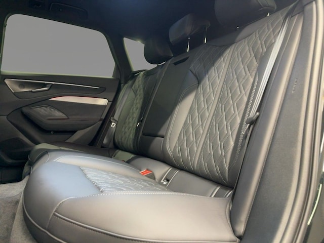 Audi A6 Avant Quattro S-Tronic