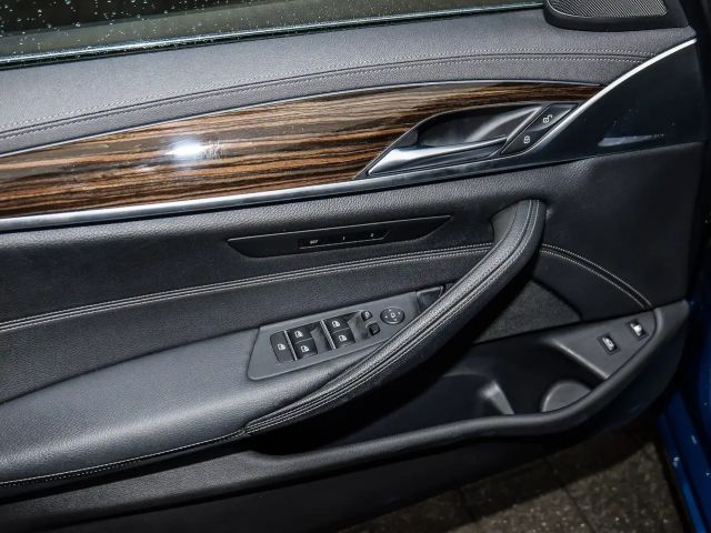 BMW 530 530e Luxury Line Sedan