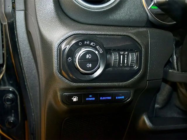 Jeep Wrangler Sahara