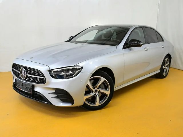 Mercedes-Benz E 300 4MATIC E 300 d Sedan