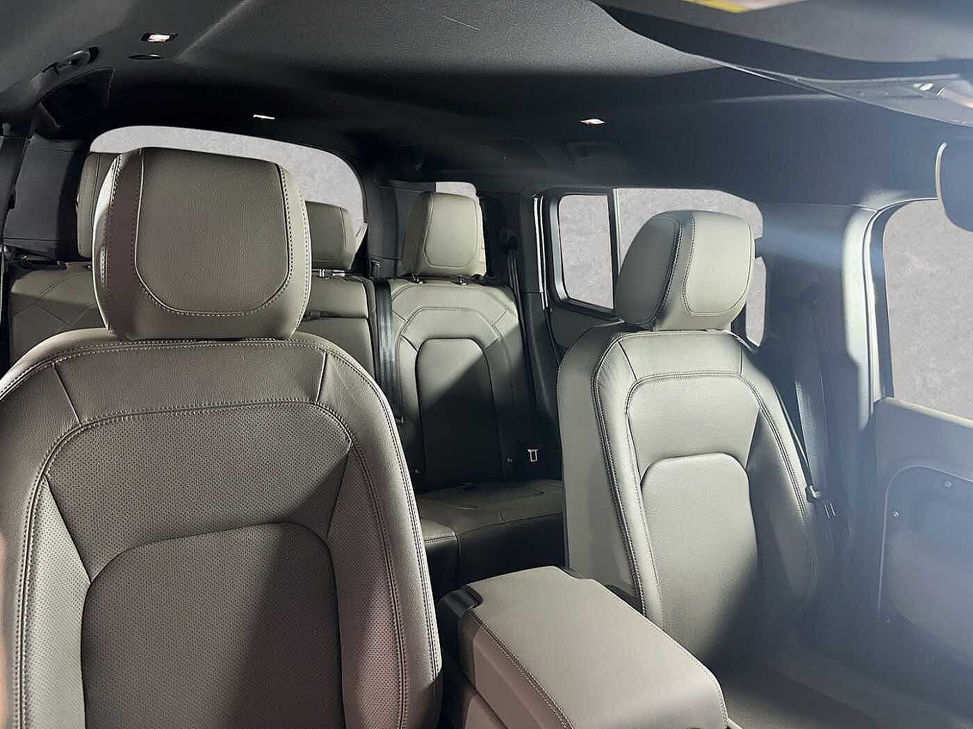 Land Rover Defender 110 SE