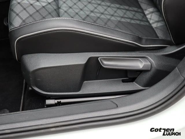 Volkswagen Golf 1.5 eTSI DSG Golf VIII R-Line