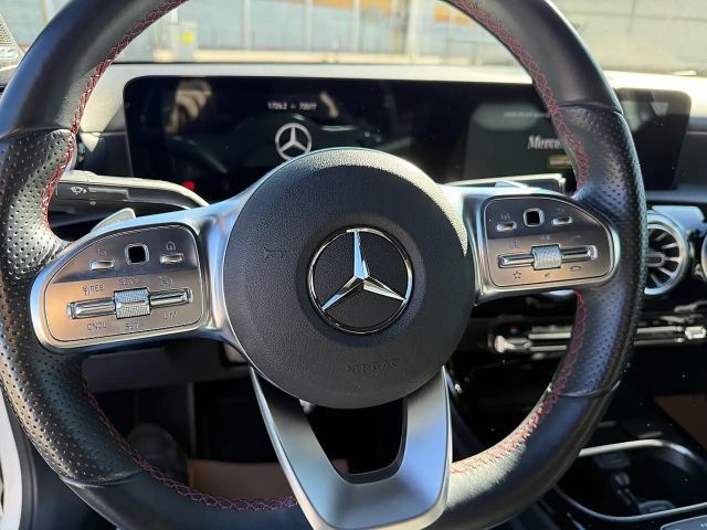 Mercedes-Benz A 250 A 250 e AMG Line