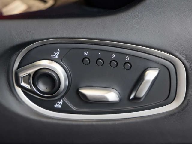 Aston Martin DBX 12 Coupé von BENTLEY FRANKFURT