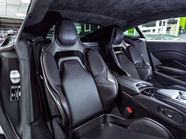 Aston Martin Vantage *Q Paint*Black Beast*Carbon*1/333*New