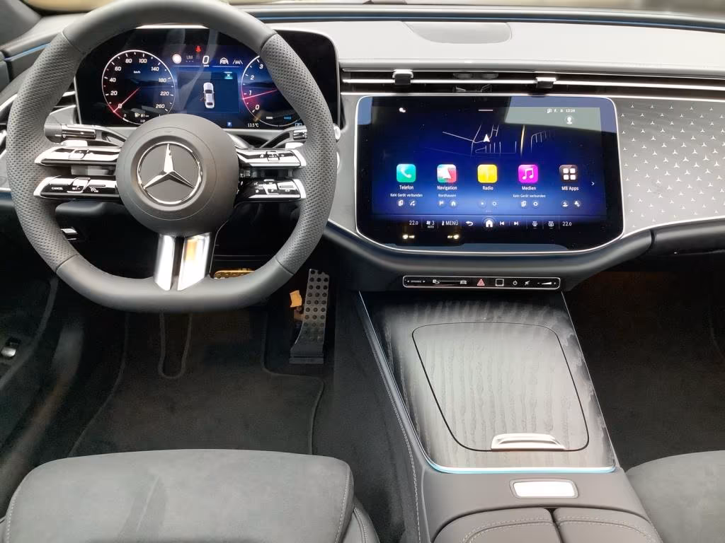 Mercedes-Benz E 200 AMG Line Sedan