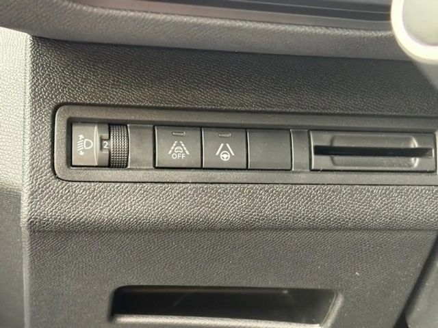 Peugeot 3008 1.2 PureTechRoad Trip Tempomat+LED+SHZ+NAVI