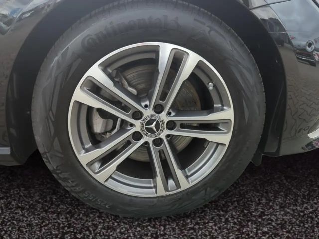 Mercedes-Benz E 200 Sedan