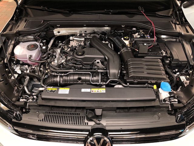 Volkswagen Golf 1.5 eTSI DSG R-Line