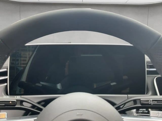 Mercedes-Benz E 200 Sedan