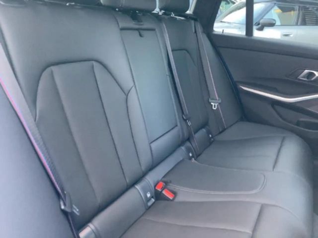 BMW 330 330e M-Sport xDrive