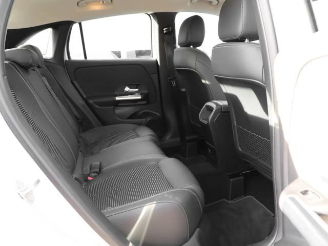 Mercedes-Benz GLA 200 DCT