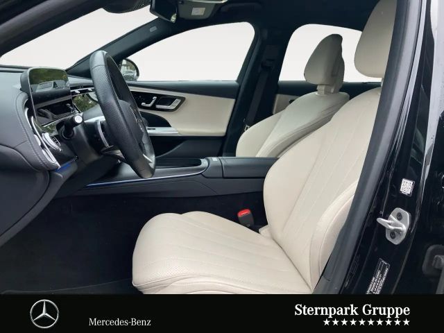 Mercedes-Benz E 200 Sedan