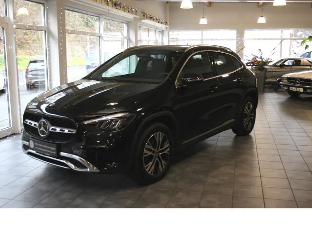 Mercedes-Benz GLA 200 4MATIC GLA 200 d