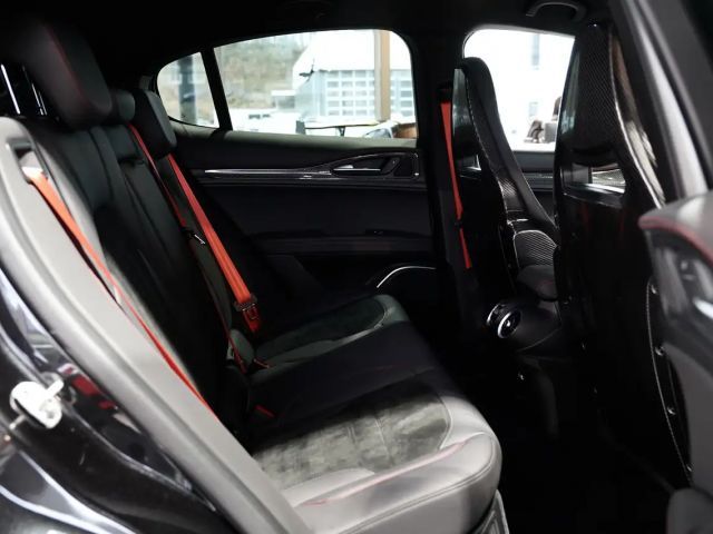 Alfa Romeo Stelvio Carbon Q4 Quadrifoglio