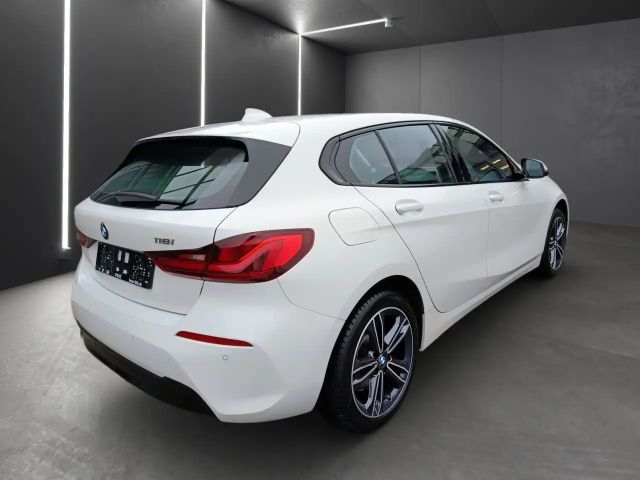 BMW 118 118i Sedan Sport Line