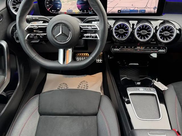 Mercedes-Benz A 200 A 200 d AMG Line