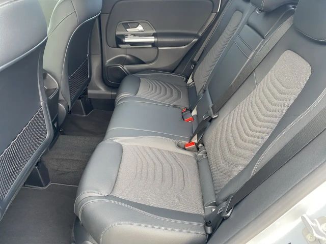 Mercedes-Benz B 180 B 180 d Progressive Sedan