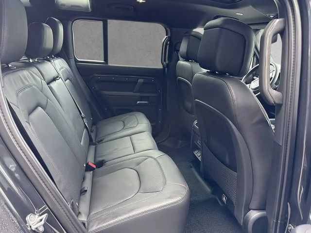 Land Rover Defender 110 D300 Dynamic HSE