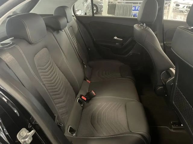 Mercedes-Benz A 180 A 180 d