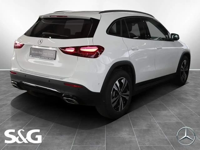 Mercedes-Benz GLA 200 AHK+KAMERA+SPURHALTE+CARPLAY+LED+18 ZOLL