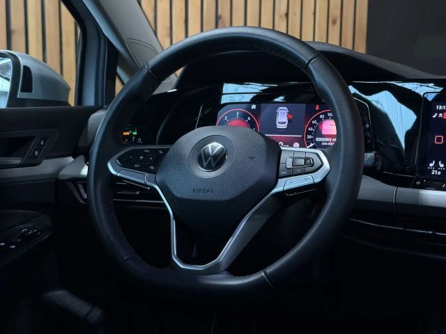 Volkswagen Golf Life Variant