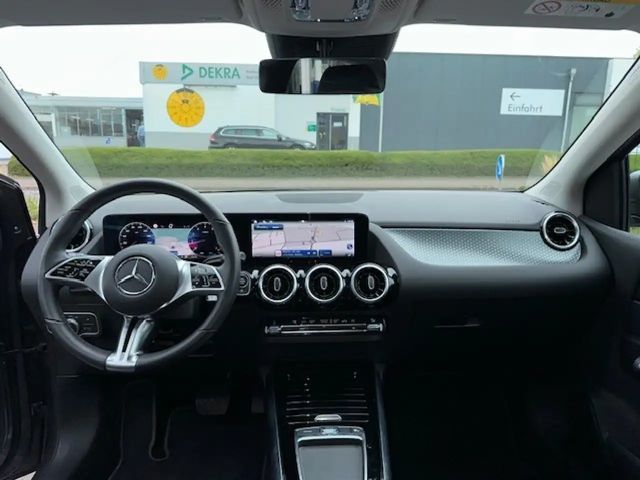 Mercedes-Benz B 200 Progressive Sedan