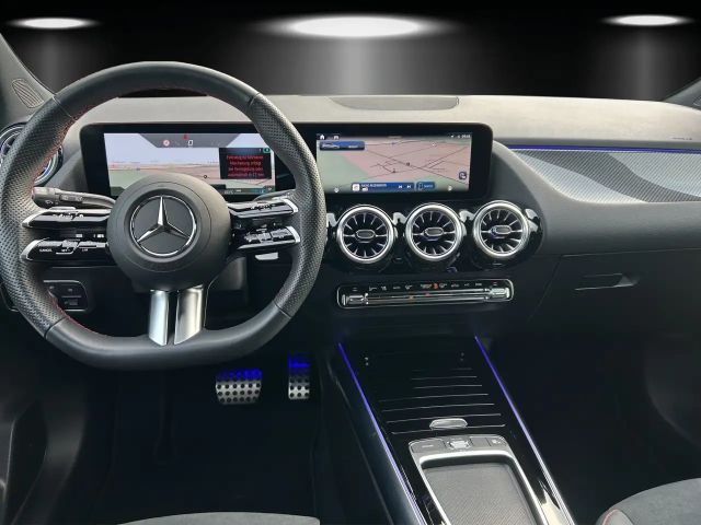 Mercedes-Benz B 220 4MATIC AMG Line Sedan
