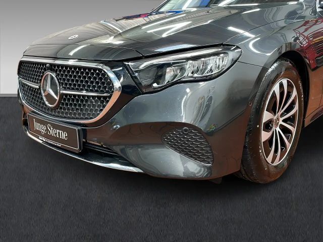 Mercedes-Benz E 200 AVANTGARDE Sedan