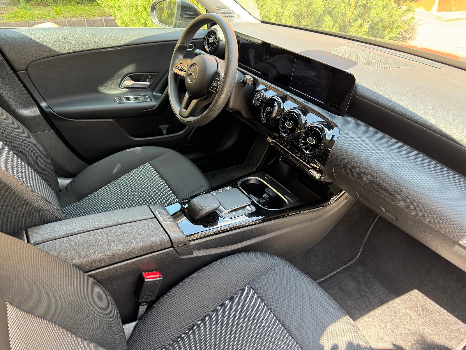 Mercedes-Benz A 250 A 250 e