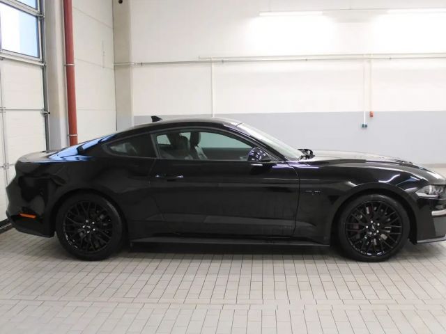 Ford Mustang Fastback GT 5.0 V8