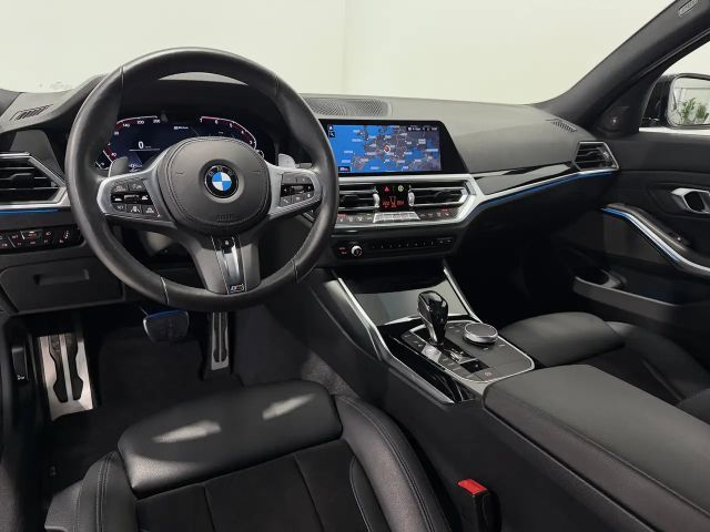 BMW 330 330e M-Sport xDrive