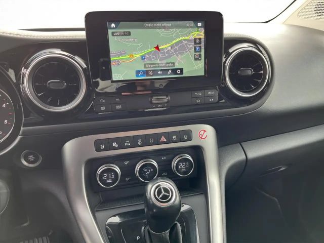 Mercedes-Benz T 180 T 180 d Navi PDC KAM AUT SHZ KlimaA SpurH FLA