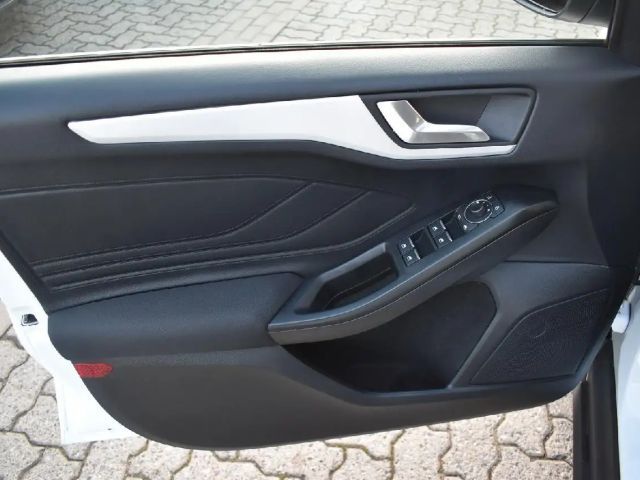 Ford Focus Cool & Connect