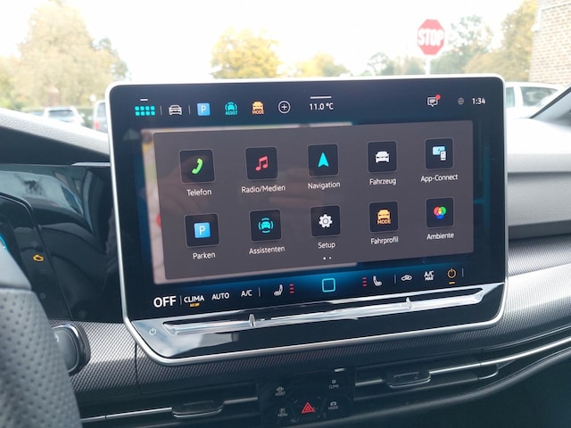 Volkswagen Golf 1.5 eTSI DSG R-Line