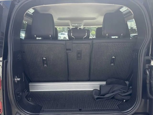 Land Rover Defender 90 Black Pack D200 SE