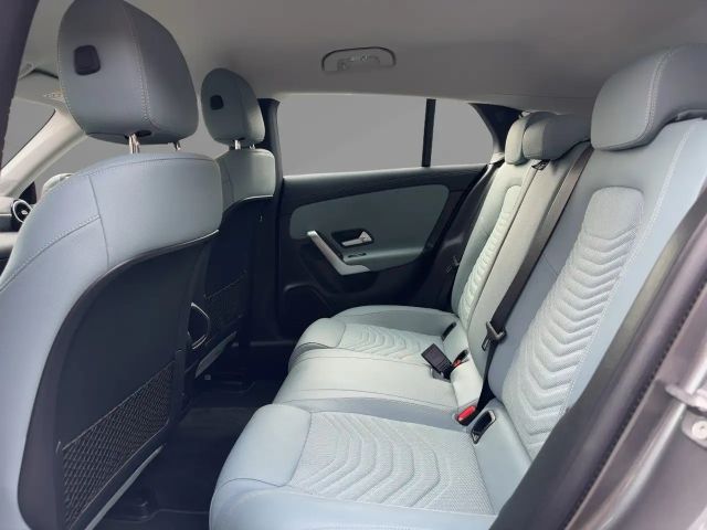 Mercedes-Benz CLA 180 Sedan Shooting Brake