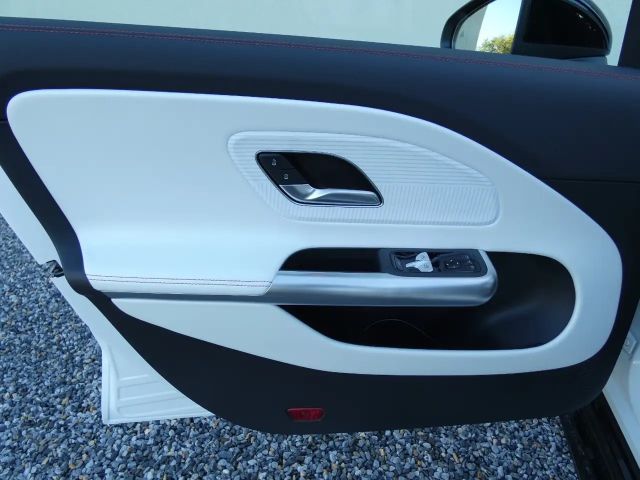 Mercedes-Benz CLA 250 AMG Line Sedan