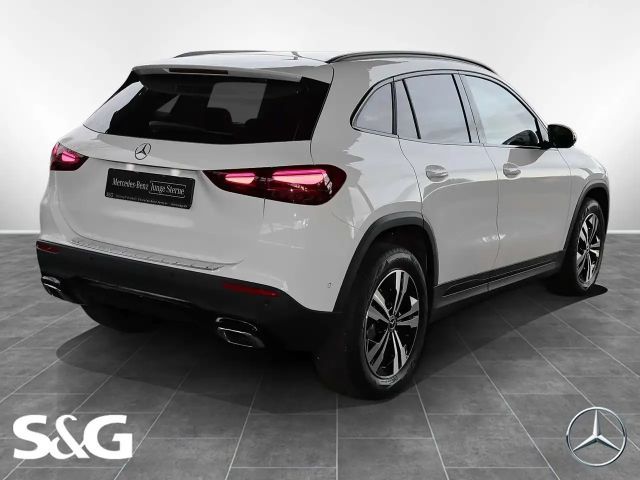 Mercedes-Benz GLA 180 NIGHT PAKET+CARPLAY+KAMERA+SPURHALTE+18"